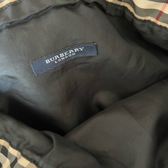 Burberry Plaid unstructured tote. - Picture 4 of 6